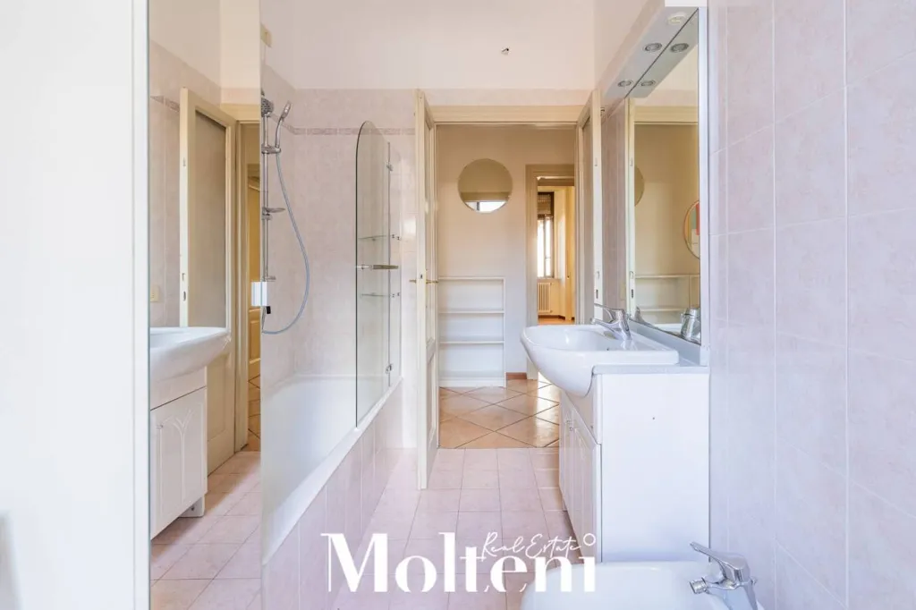 Bathrooms - Apartment with Double Exposure in Lecco