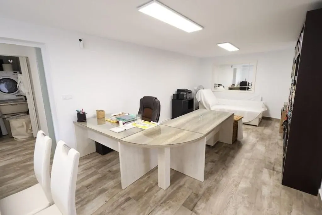 Bureau - Luxury Villa with Pool in Villamartin