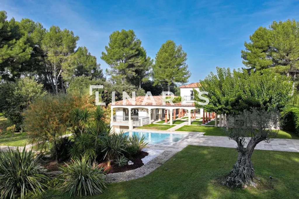 Bassein - Villa with Pool and 28,000 m² Park in Llinares