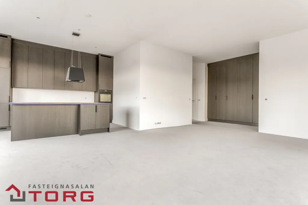 Köök - Modern Apartment with Balcony in Hnðraholt