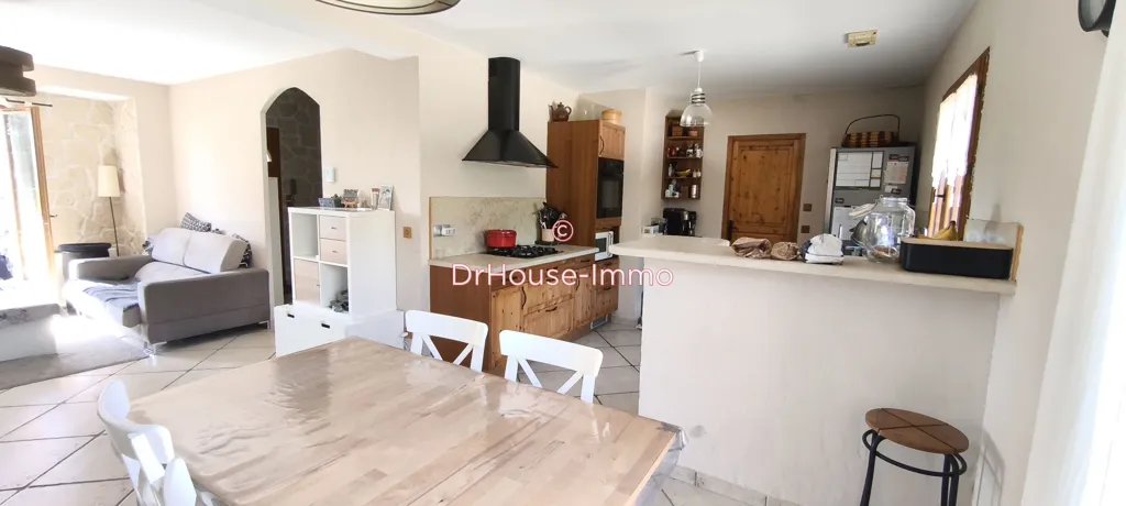 Söögituba - Well-Maintained House with Pool in Linas