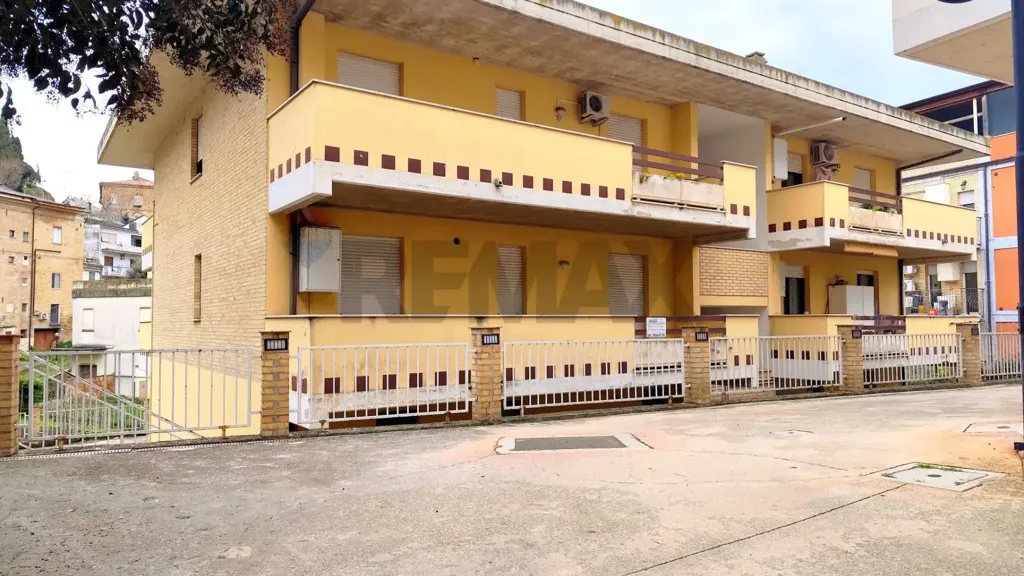 Extérieur - Modern Triplex with Terrace in Loreto Aprutino