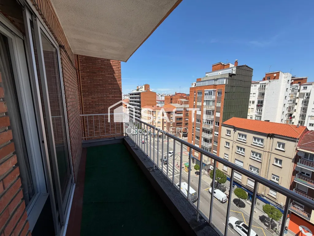Balkon - Apartment with Three Terraces in León