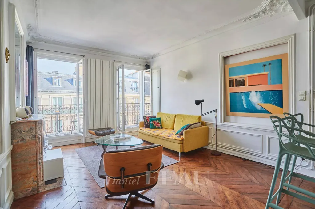 Elutuba - Sunlit Apartment with Balcony in Paris 8th