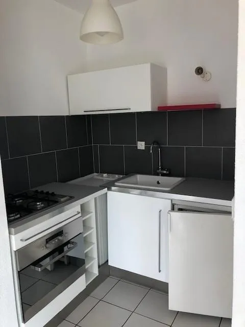 Cucina - 1-Bed Flat with Balcony in Central Parc