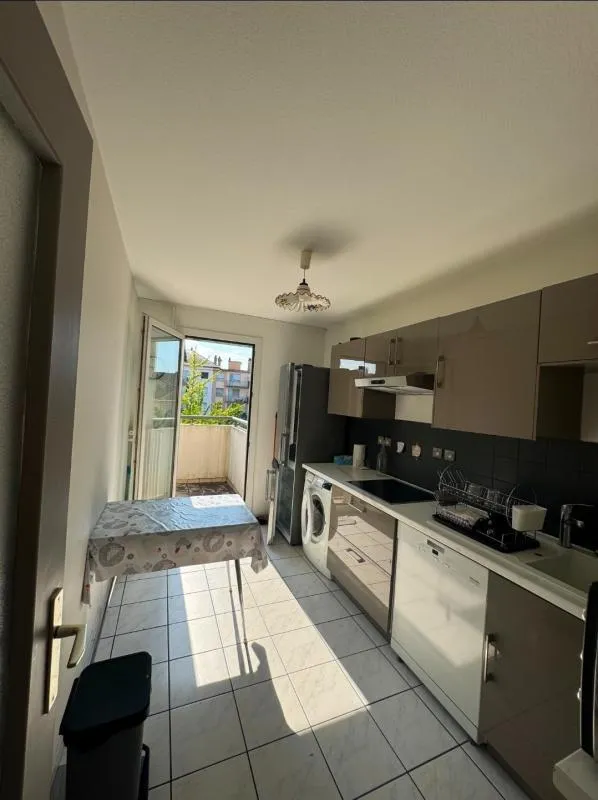 Cuisine - Appartement avec Balcon et Garage au Centre de Bourg-en-Bresse