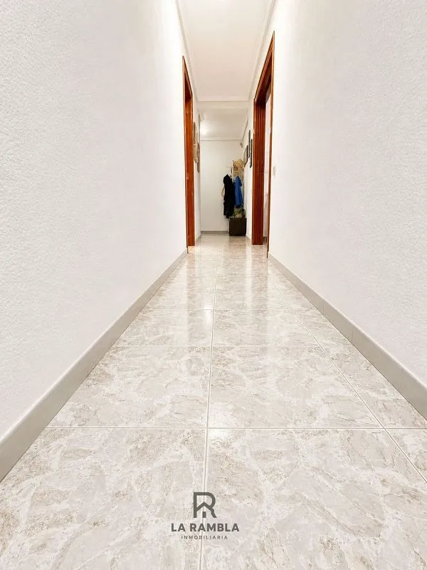 Ingresso - Apartment with Balcony in Malilla