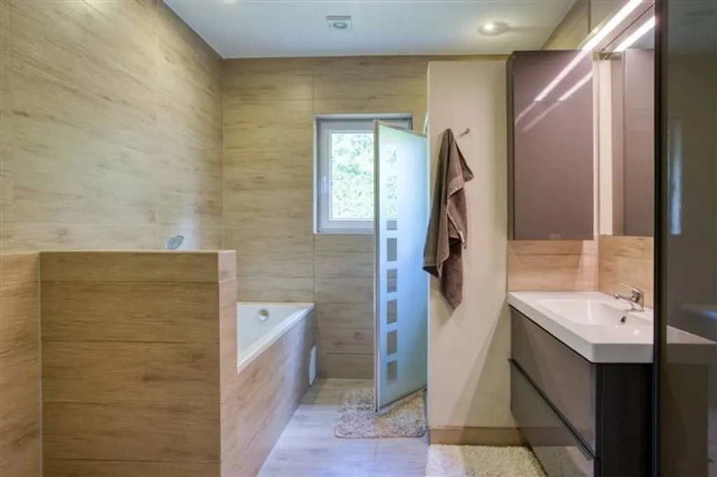 Salles de bain - Maison 3 Chambres dans Parc Fermé à Sainte-Ode