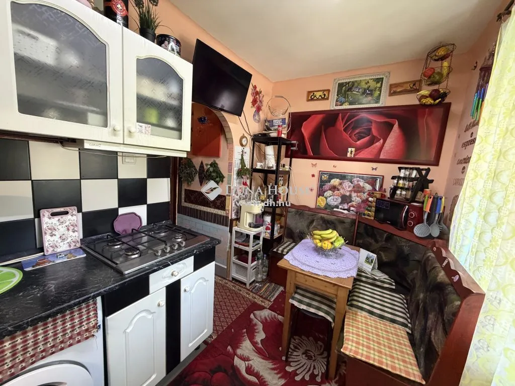 Cucina - Ground Floor Flat with Private Parking in Devecser