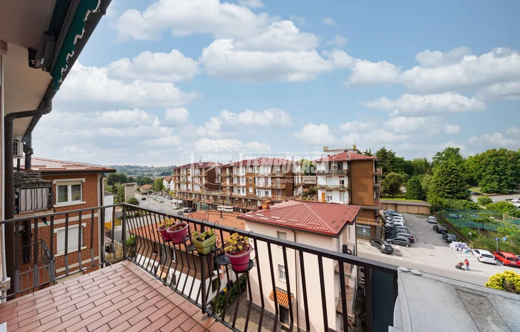 Rõdu - Apartment with Balcony in Central Bulciago