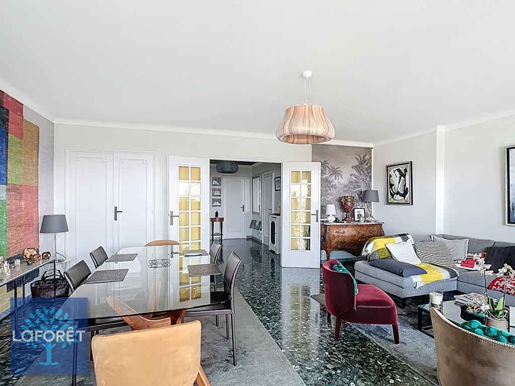 Elutuba - Renovated 2-Bed Apartment with Sea View in Cannes