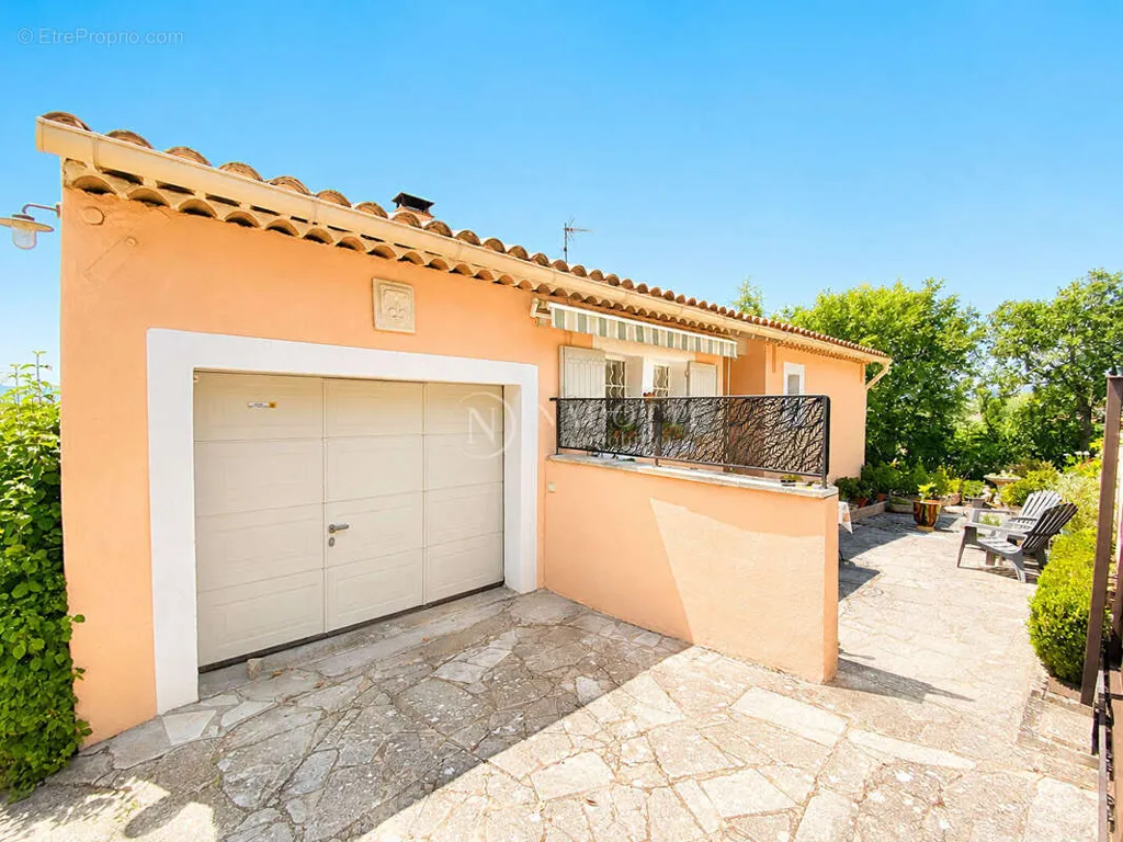 Välivaade - 3-Bedroom Villa with Veranda in Gargas