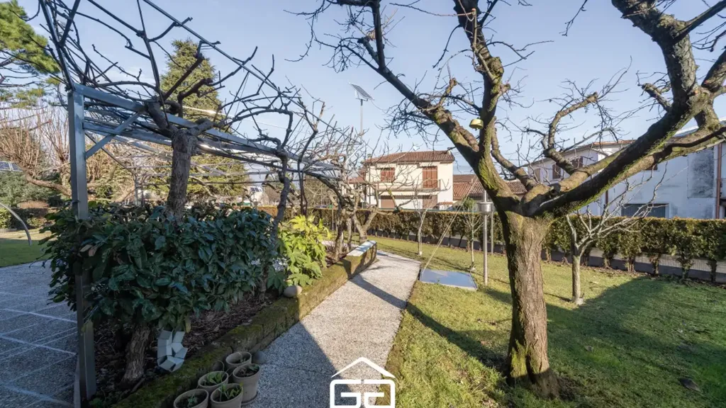 Aed - High-Efficiency Villa with Garden in Malo