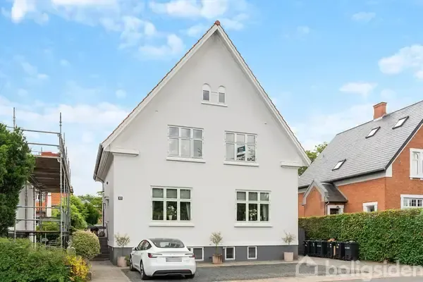 Exterior - Spacious Apartment with Two Living Rooms in Odense