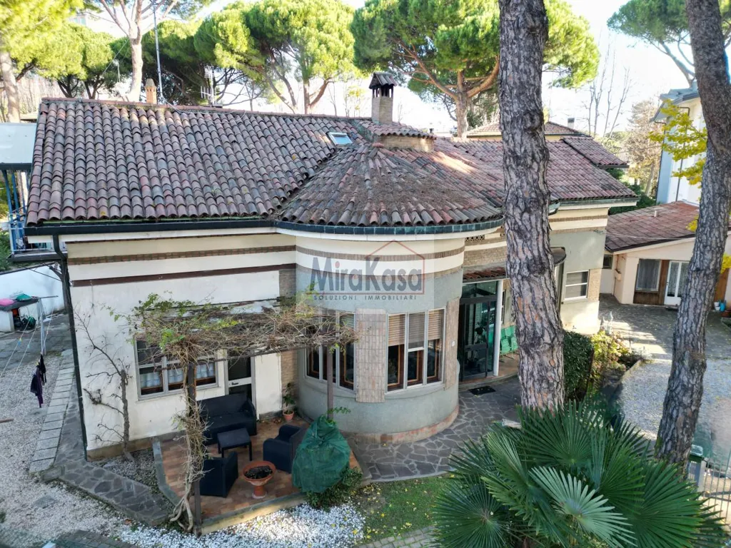 Õhuvaade - Modernist Villa with Curved Design in Cervia
