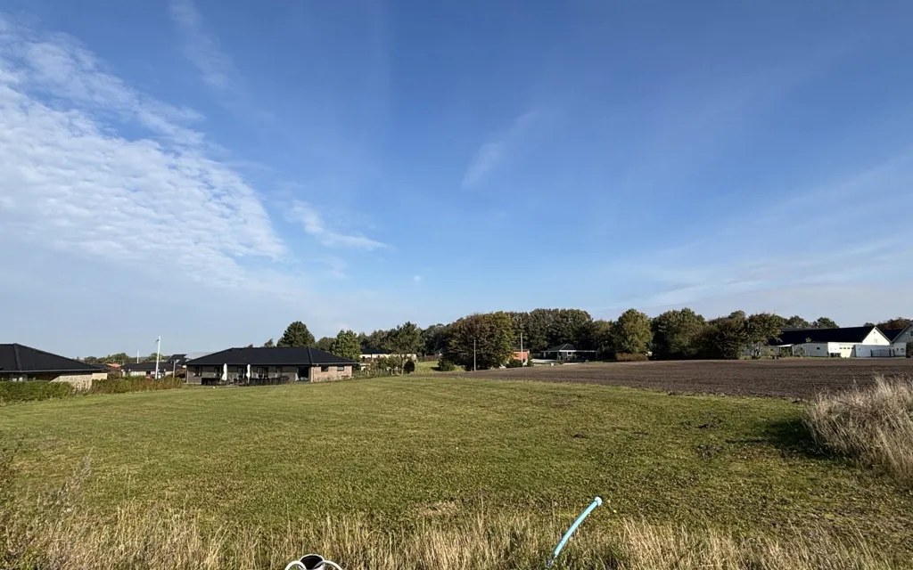 Aed - Year-Round Plot with 5G Coverage in Øster Hornum