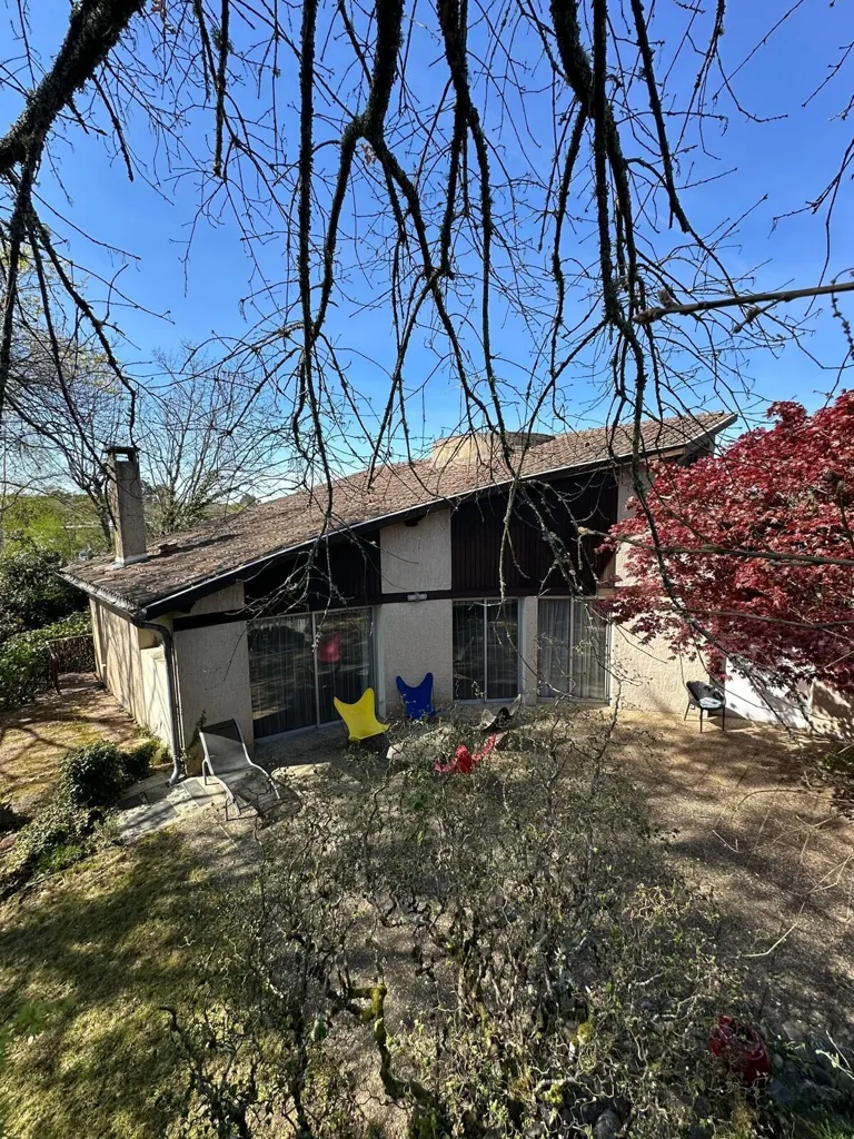 Extérieur - Maison d'Architecte avec Jardin à l'Abri des Regards