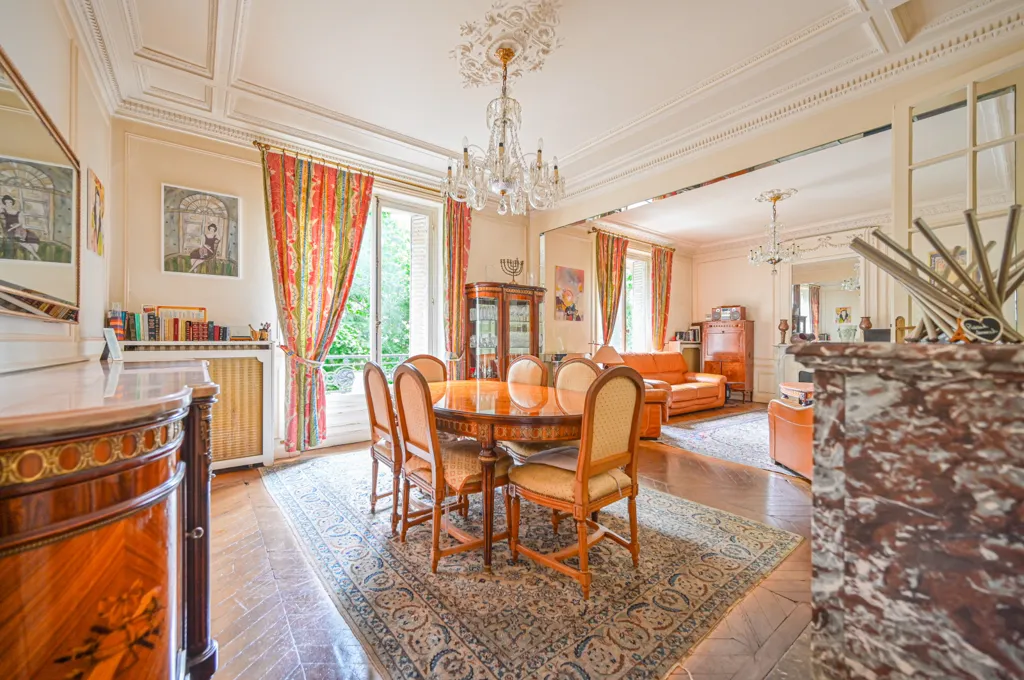 Salle à manger - Appartement Haussmannien avec Balcon Sud à Paris 11ème