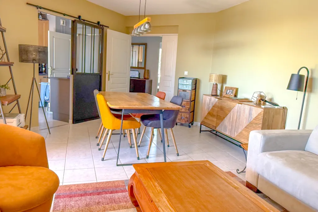 Söögituba - Renovated 3-Bed Apartment with Sea View in Antibes