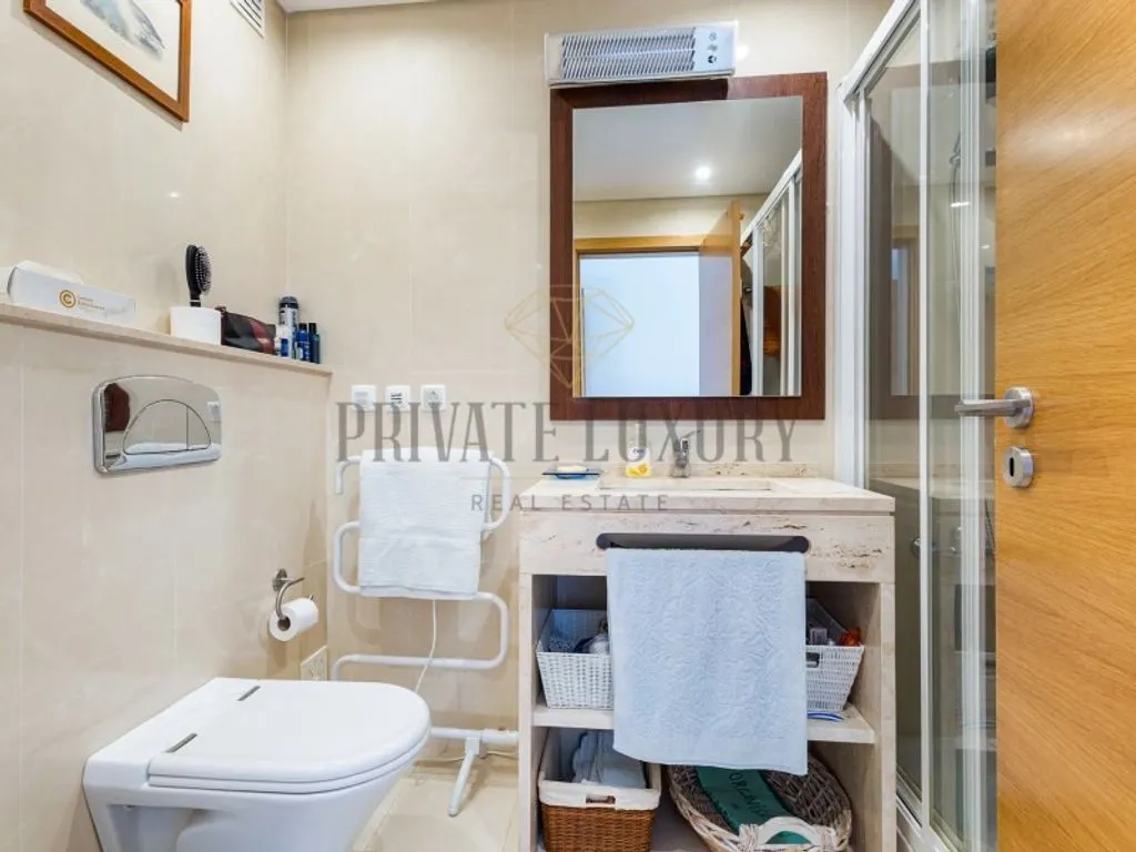 Bathrooms - Luxury Semidetached House with Pool in Cascais