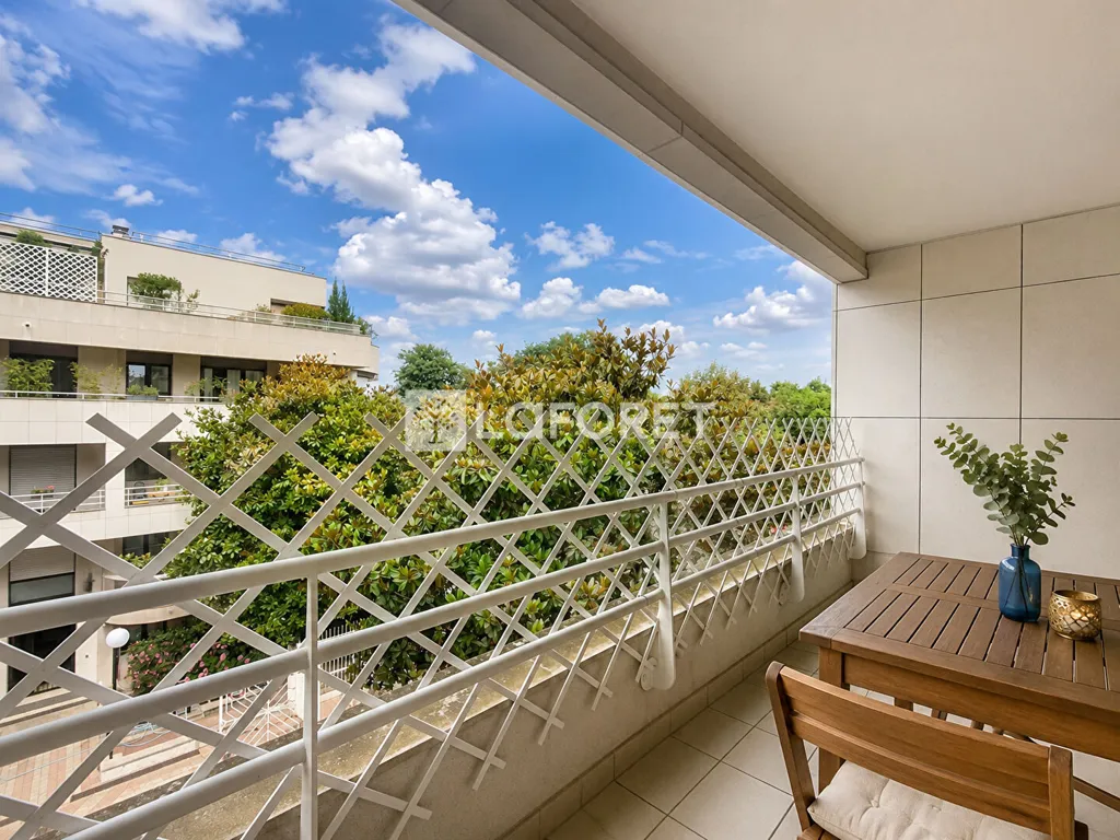 Balcone - 3-Bed Flat with Balcony in République, Suresnes