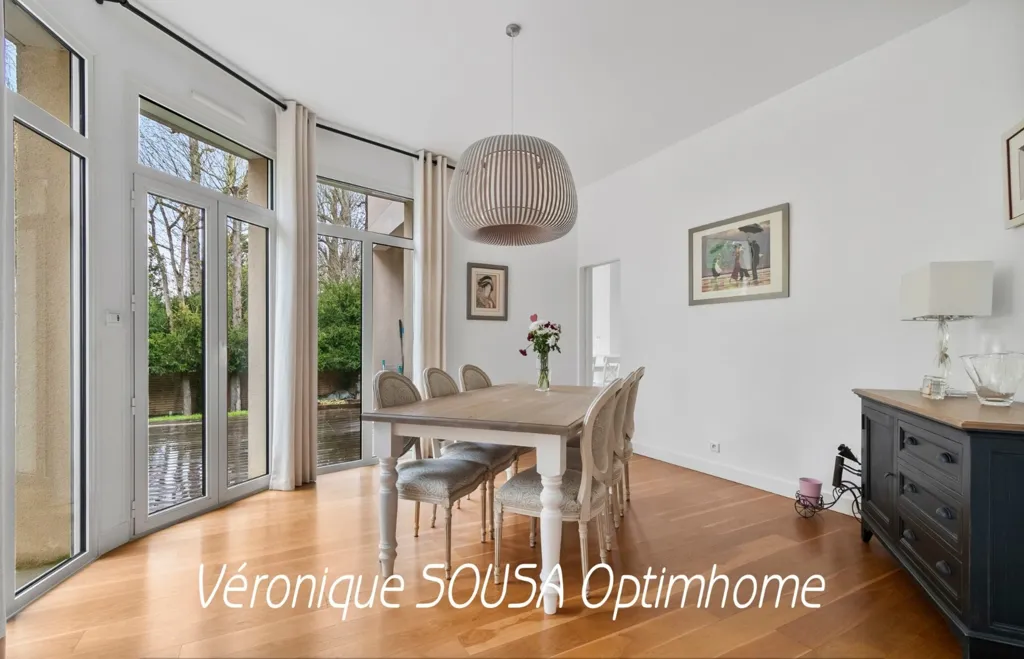 Söögituba - Family House with Garden in L'Étang-la-Ville
