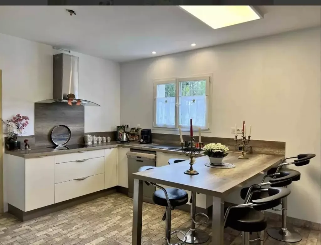 Cuisine - Maison Récemment Construite avec Spa à Perchède
