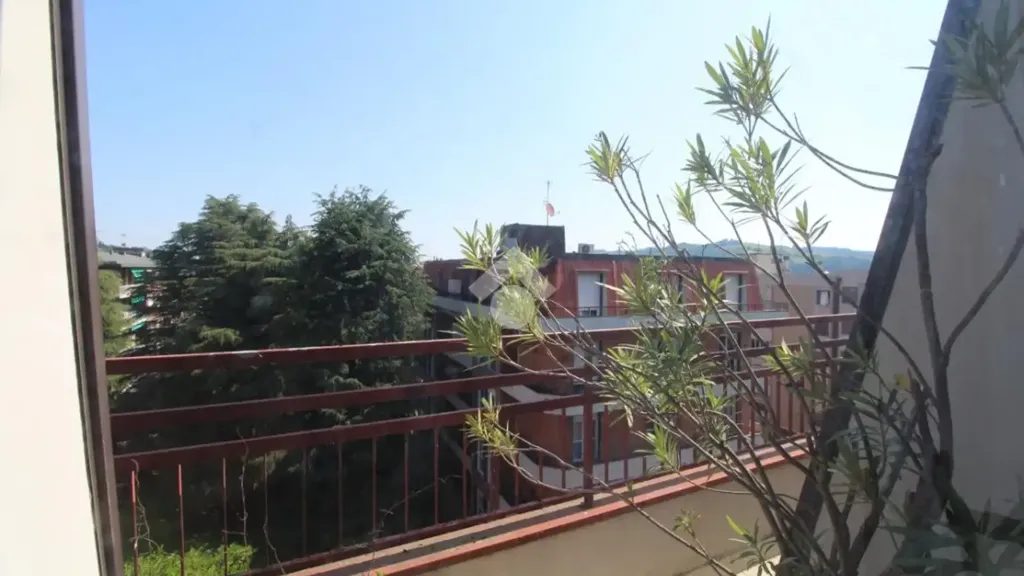 Balcon - Central Trilocale with Balcony in Sasso Marconi