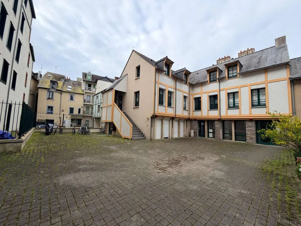 Garden - T2 Apartment with Courtyard View in Rennes