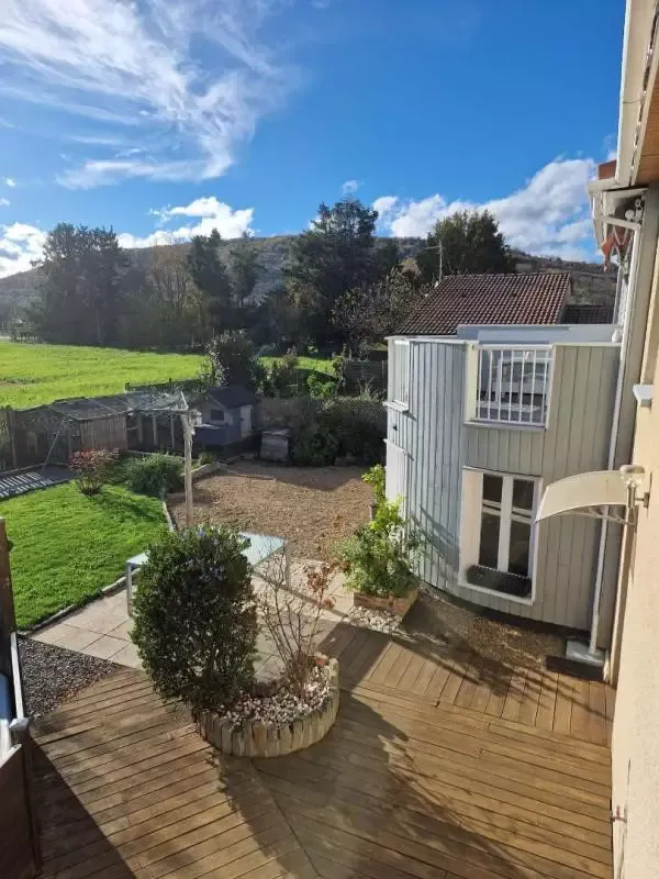 Jardin - Maison avec Piscine et Jardin à Menetrol