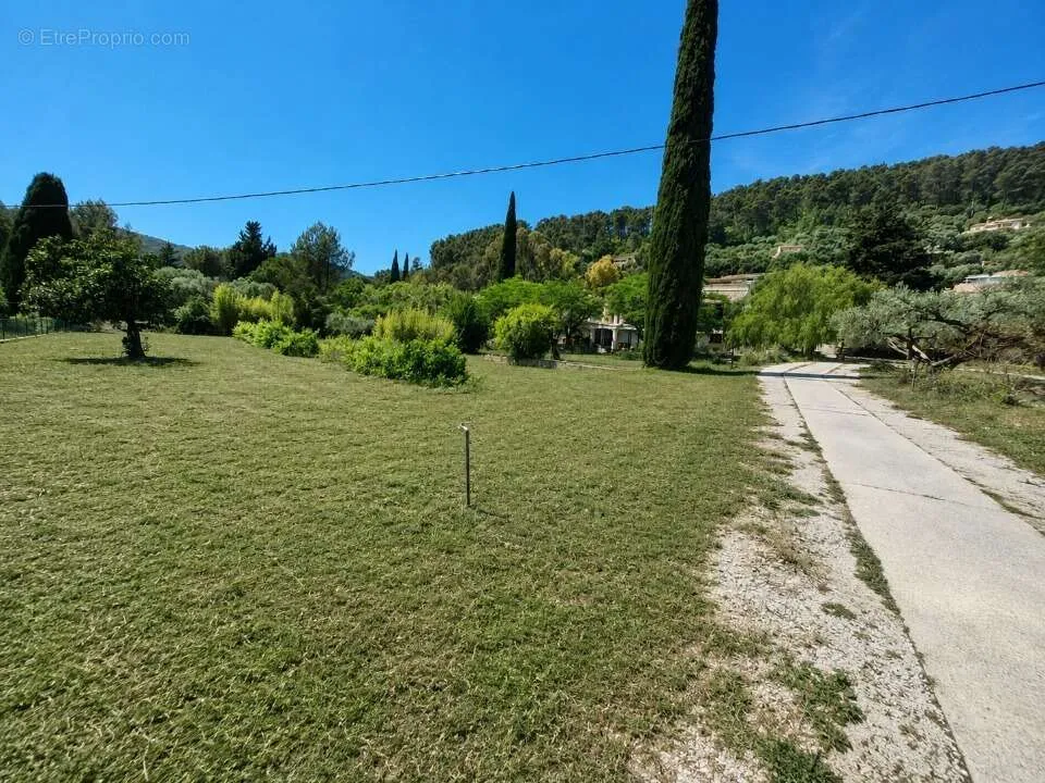 Terrain à Sollies-Pont