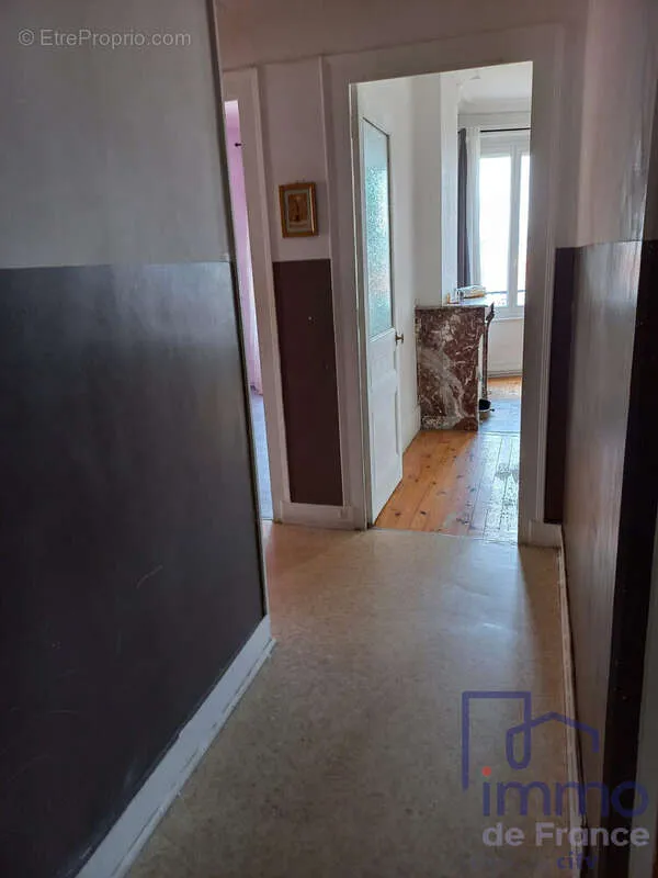 Esik - 3-Bed Apartment in Saint-Étienne
