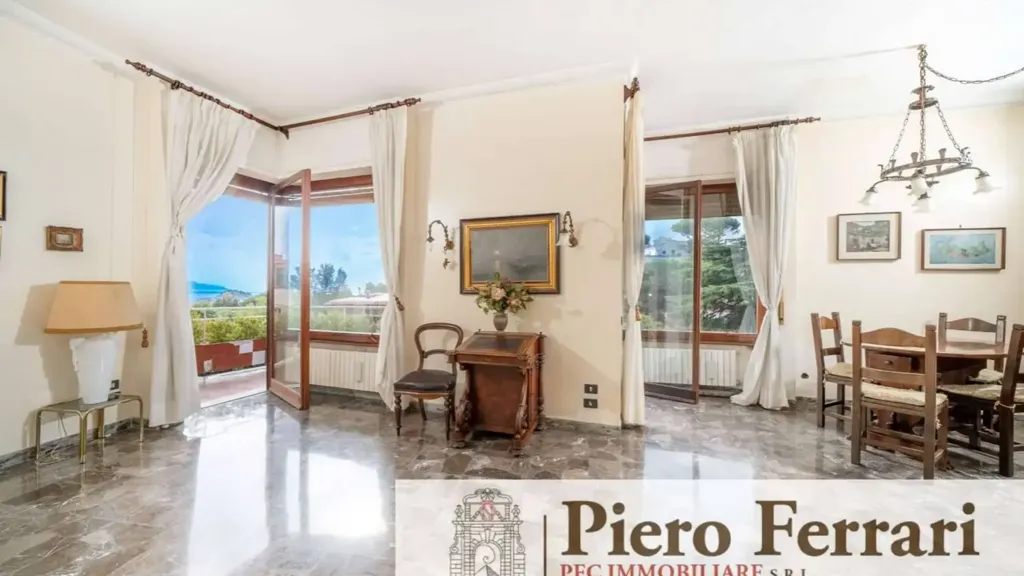 Salle à manger - Apartment with Sea View in Naples