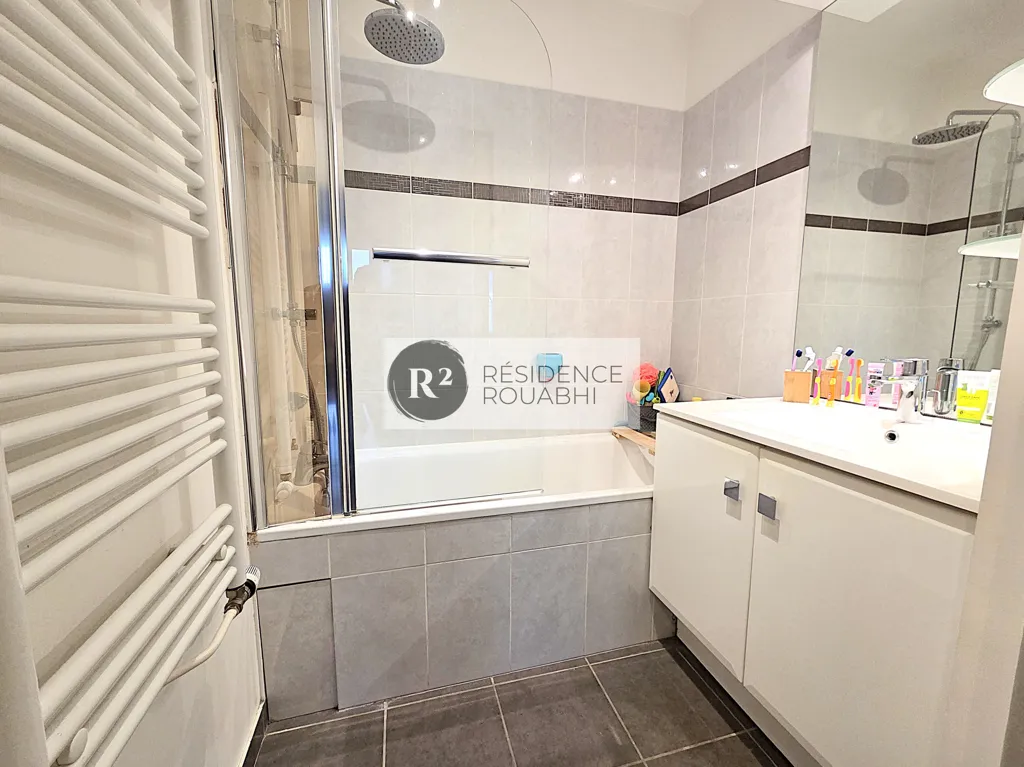 Bagni - 3-Bed Flat with Terrace in Gennevilliers