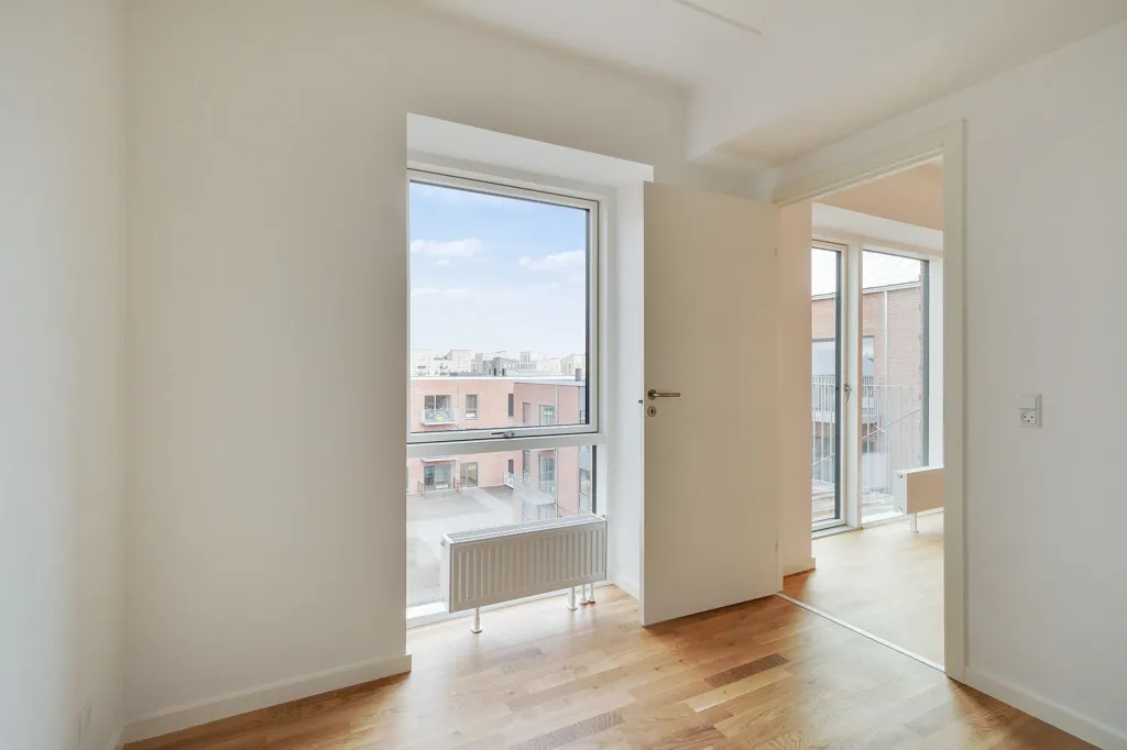 Pièces - 2-Bedroom Flat with West-Facing Balcony in 8300