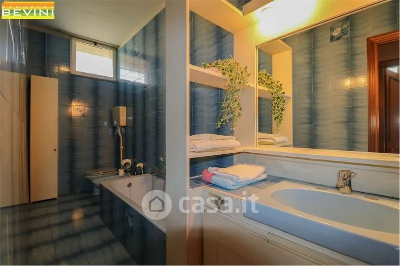 Salles de bain - Semi-detached House with Garden in Modena