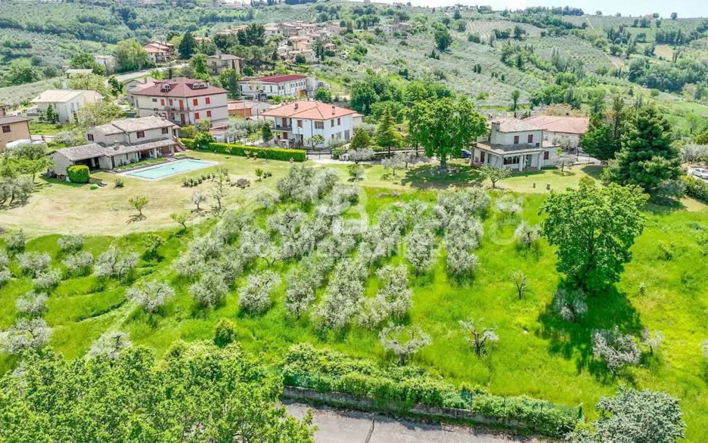 Õhuvaade - Villa with Pool in Monte Pennino