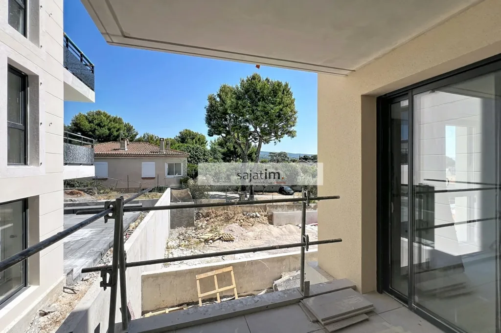 Balcony - 2-Bed Apartment with Terrace in La Ciotat
