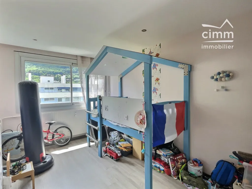 Bedrooms - Apartment with Mountain View in Seyssinet-Pariset