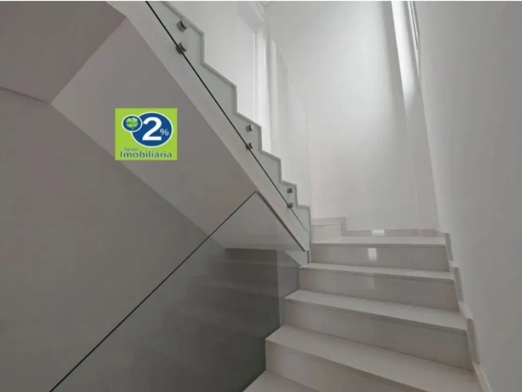 Toad - Luxury Duplex Flat with Parking in Seixal