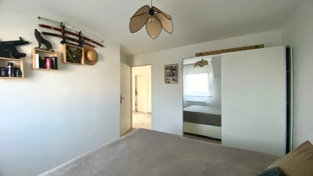 Chambres - Maison de 7 Pièces avec Terrasse au Calme à Monterblanc