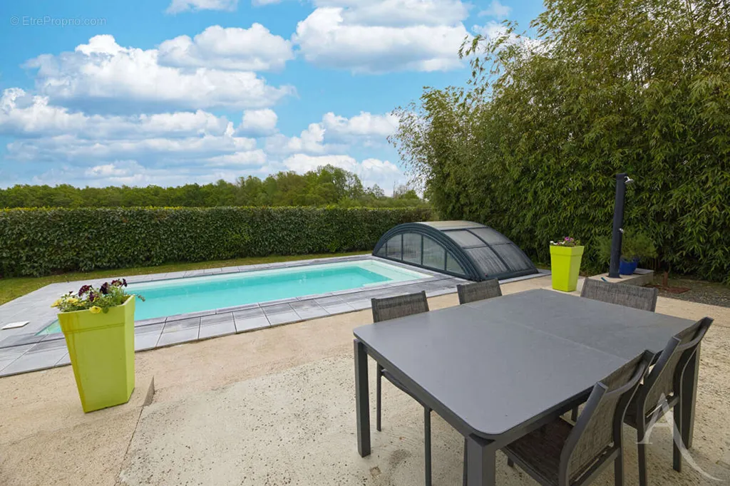 Piscine - Maison avec Piscine et Jardin à Cugand