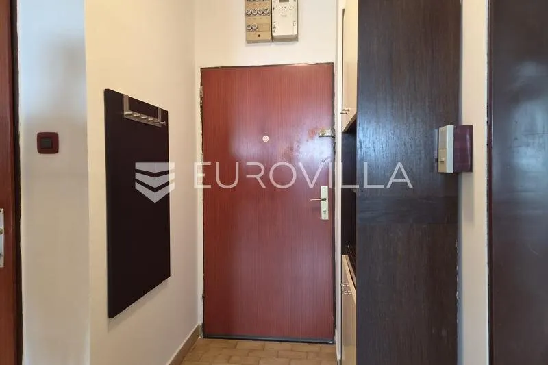 Esik - Two-Bedroom Apartment with Lift in Dugave, Zagreb