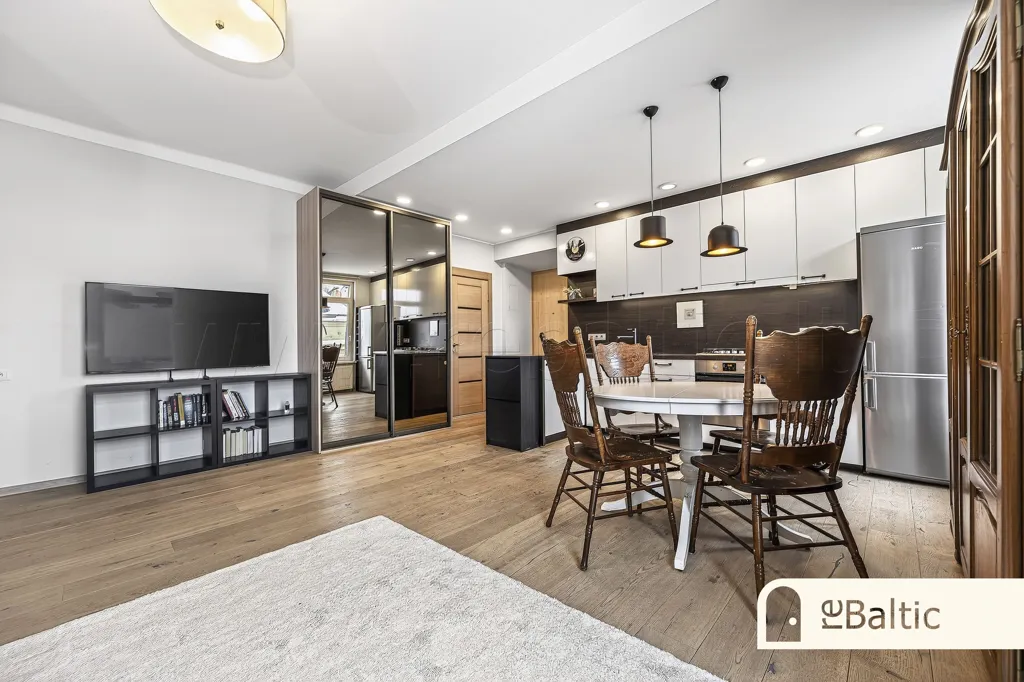 Salle à manger - Two-Bedroom Apartment with Balcony in Old Town