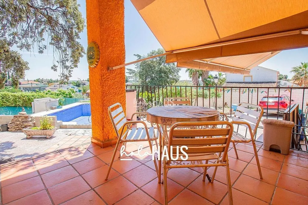 Terrace - Chalet with Pool and Terrace in Calalberche