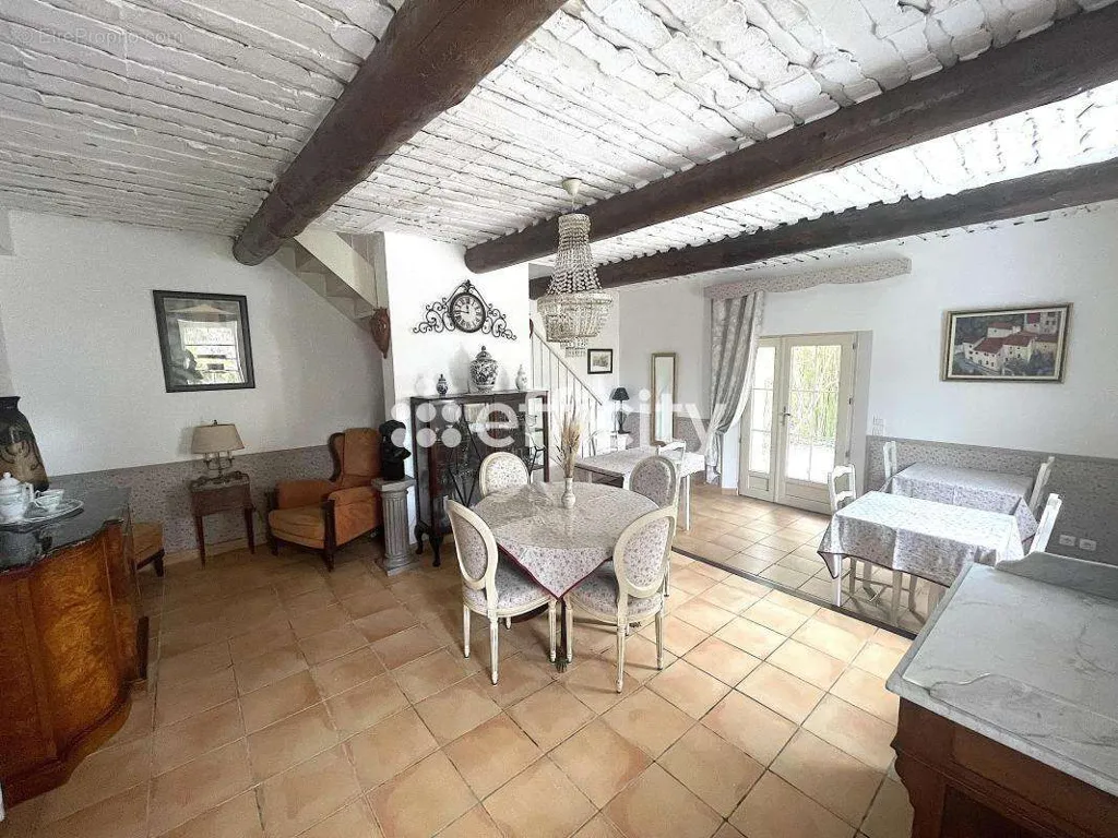 Maison 9 pièces à Roussillon