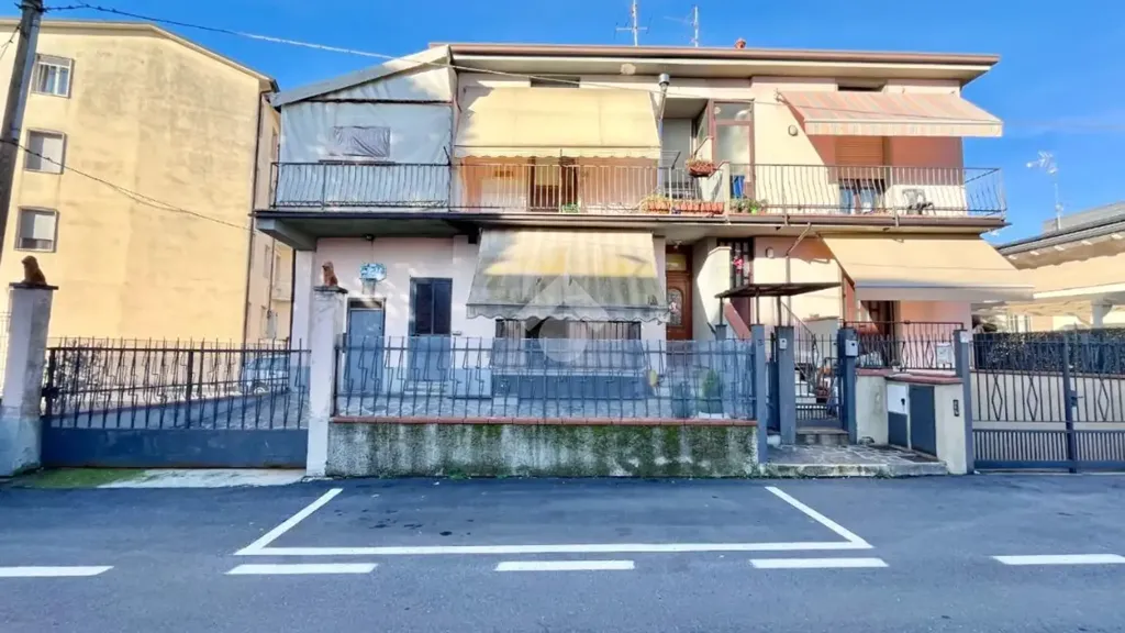Extérieur - Bifamiliare with Terraces in Adro