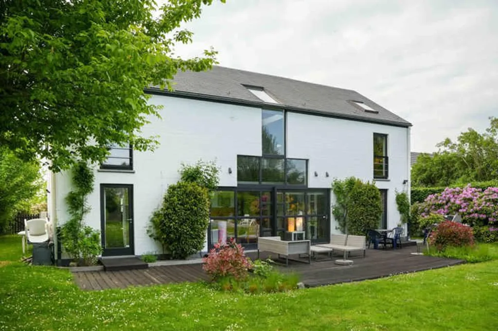 Garden - Renovated Villa with Pool near Lasne Centre