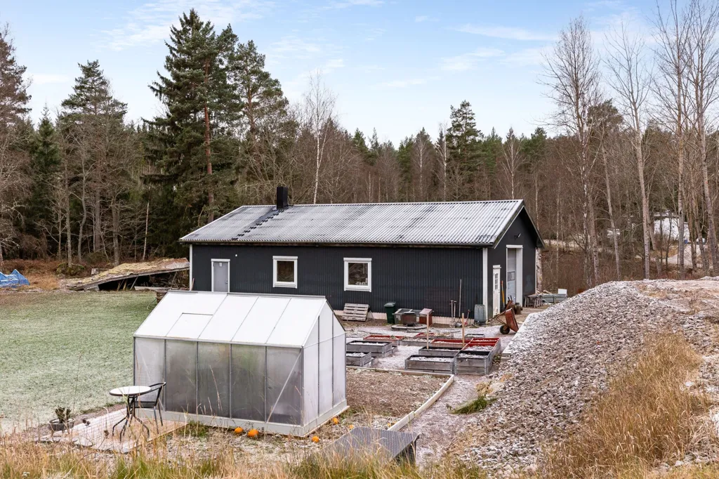 Välivaade - Spacious Villa with Large Garage in Kisa