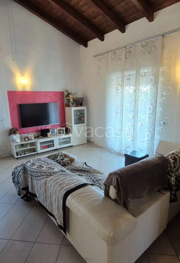 Soggiorno - Rustic Bifamily Villa with Garden in Trecate